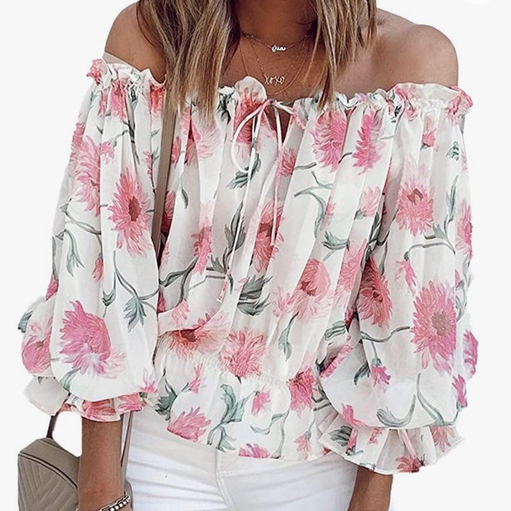 Super cute woman tops off shoulder ruffled blouse - Picture 1 of 8